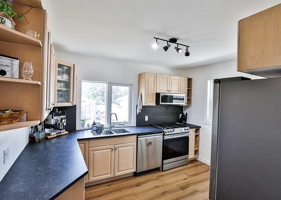 1st image of 1009 S 6th Ave N