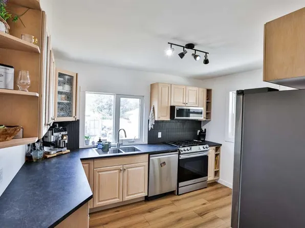 1009 S 6th Ave N, Lethbridge, AB T1H 0S3