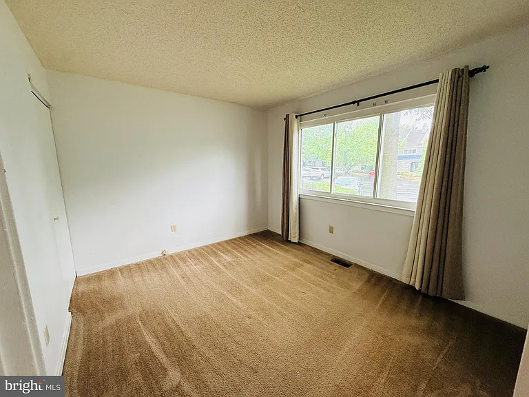 835 Chanticleer — Photo 37