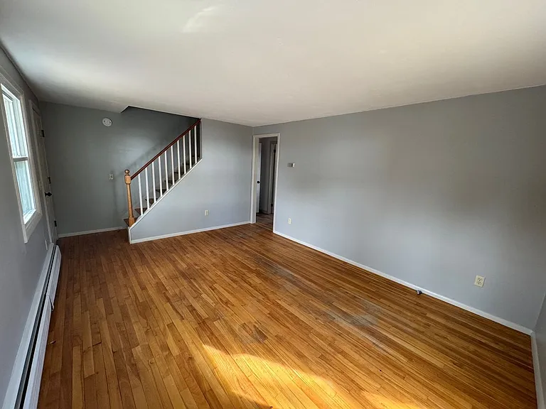 10 Hardy Ave — Photo 6