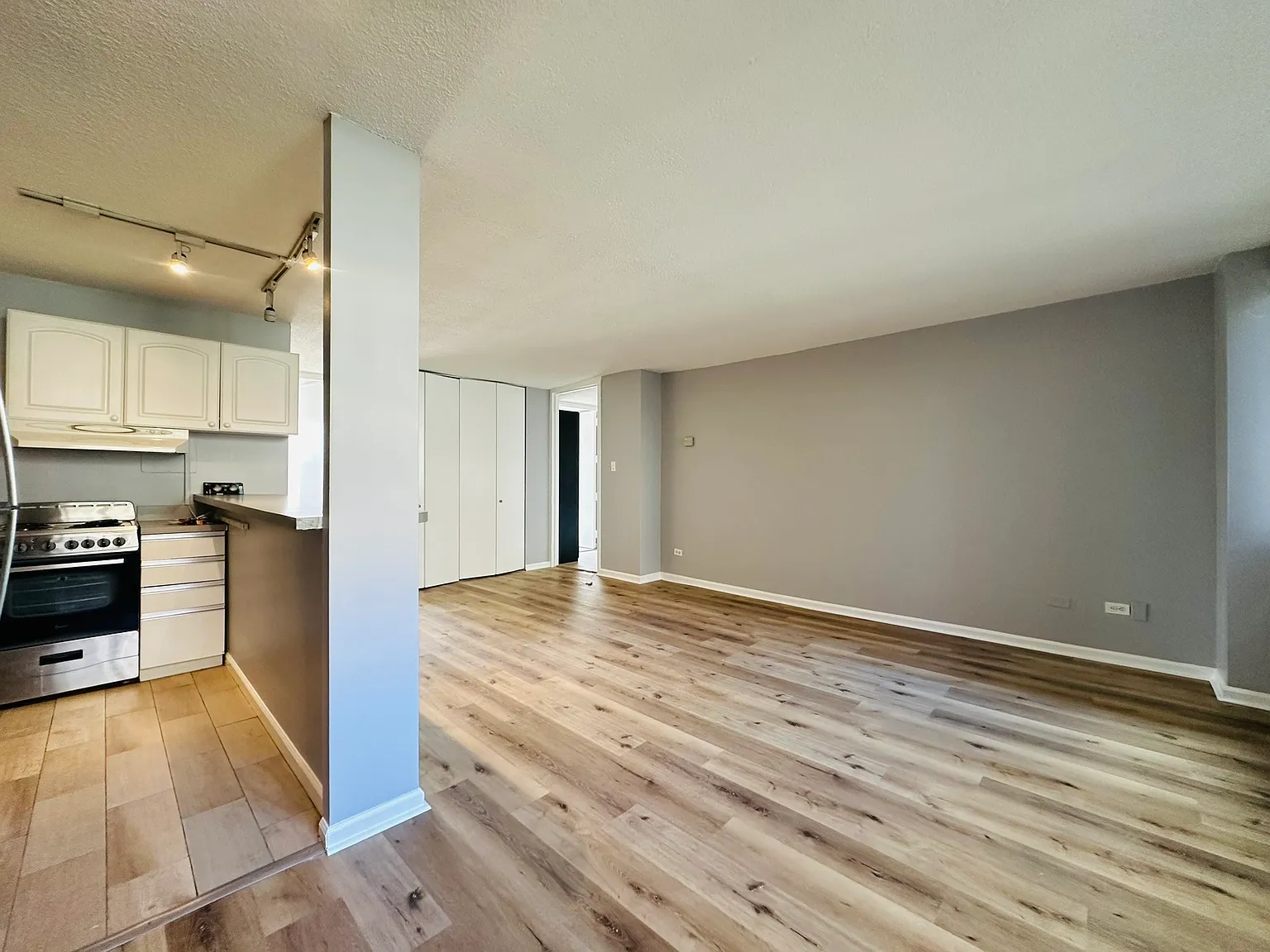 2 bed, 1200 sqft, $3,200 — Photo 2