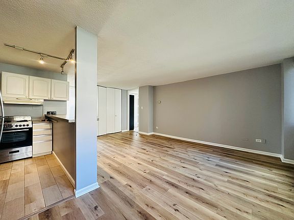 2nd image of 3110 N Sheridan Rd APT 605