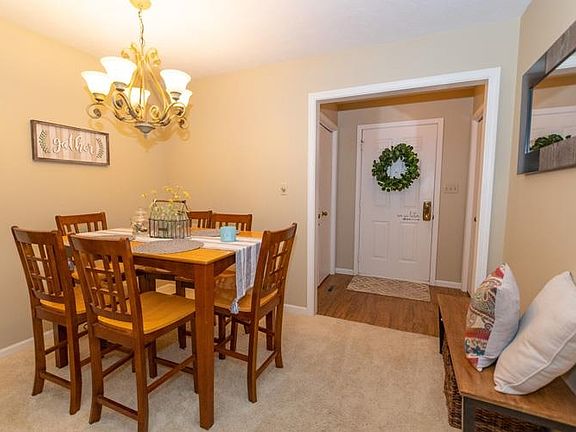 3rd image of 8 Cambridge Ct