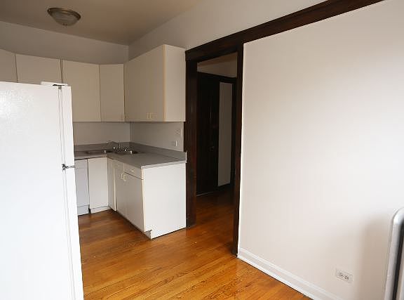 4th image of 816 W Waveland Ave APT 12