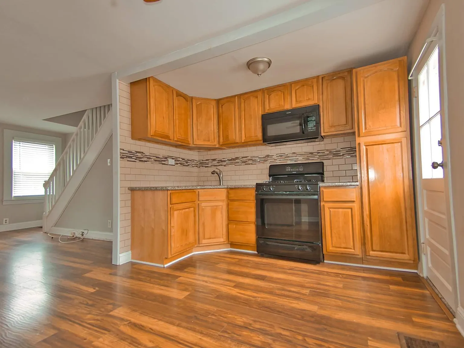 2 bed, 712 sqft, $1,420 — Photo 4