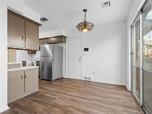 5th image of 1315 SW 77th Ter