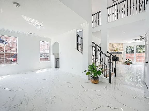 4th image of 8921 Crescent Ct