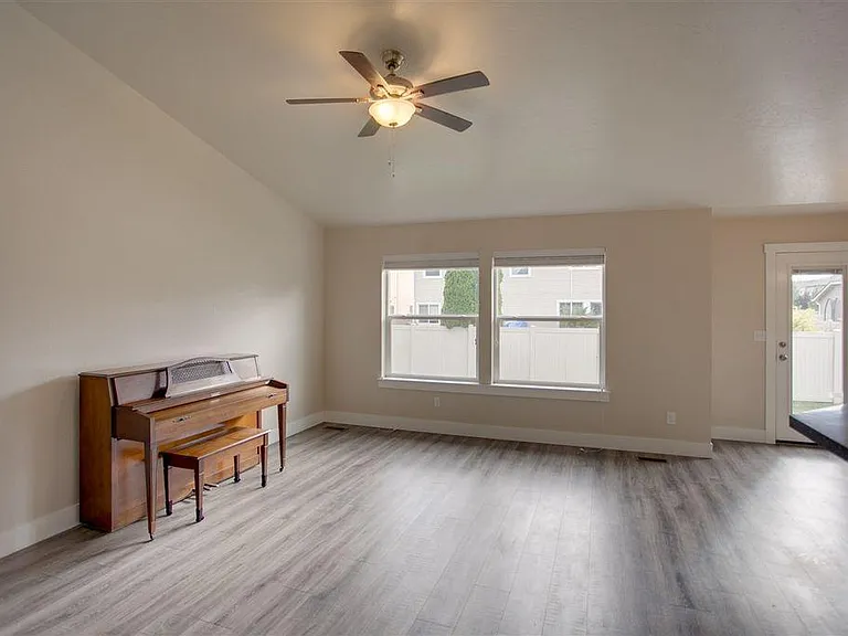 3694 S Veneto Ave — Photo 9