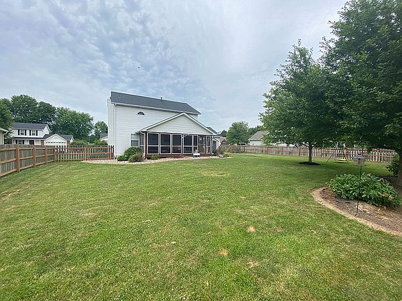 2nd image of 1012 Meadow Lake Dr