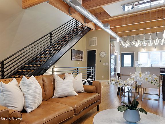 3rd image of 704 Rubel Ave