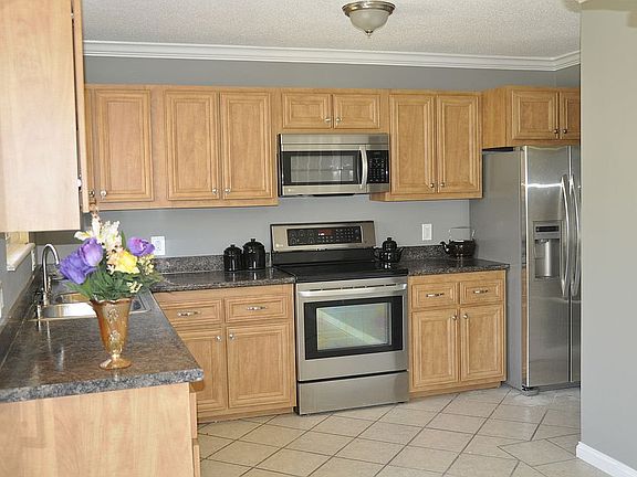 4th image of 429 Woodland Hill Ct