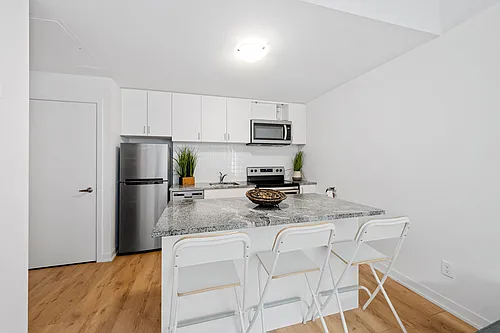1740 Simcoe St N Photo 1