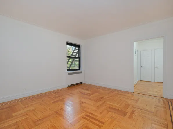 340 E Mosholu Parkway S image 1 of 7