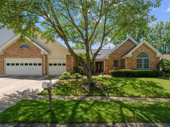 805 Henry Manor Ct, Ballwin, MO 63011