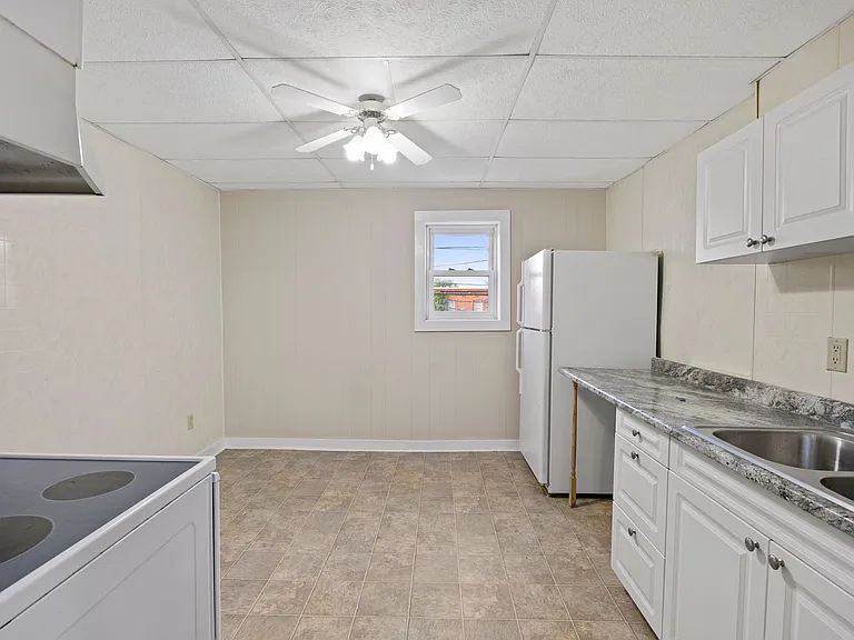 113 N Roche St — Photo 14