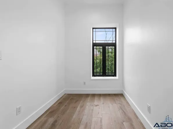 841 Willoughby Avenue image 5 of 13