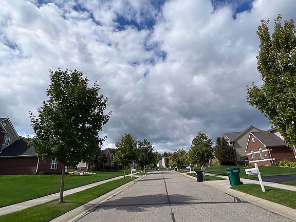 5th image of 7426 S Village Dr