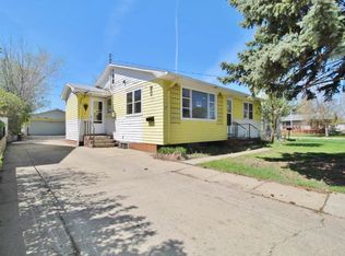 1504 6th St SW, Minot, ND 58701