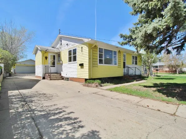 1504 6th St SW, Minot, ND 58701