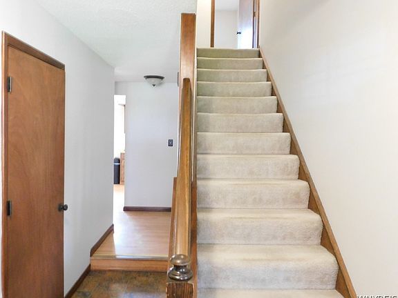 3rd image of 145 Bramblewood Ln