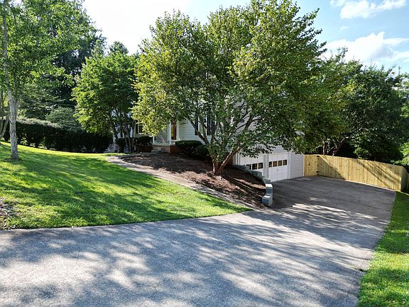 3rd image of 9232 Countryway Dr