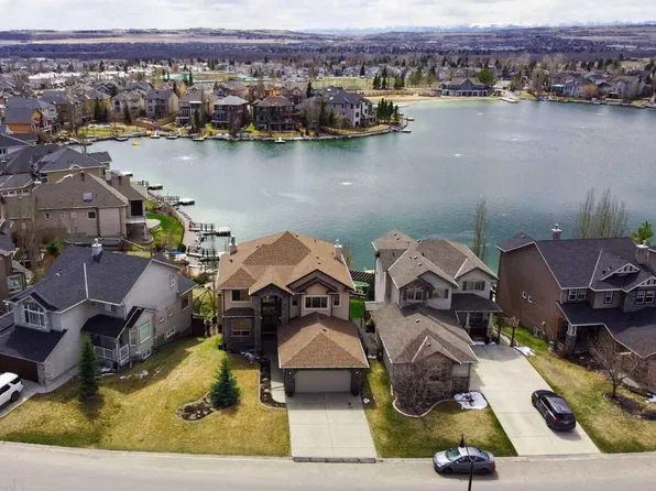 210 Crystal Shores Dr, Okotoks, AB T1S 2C5