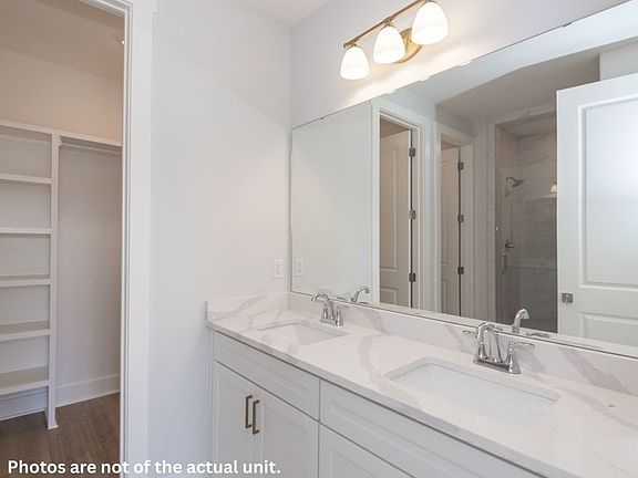 4th image of 682 Miramar Ln