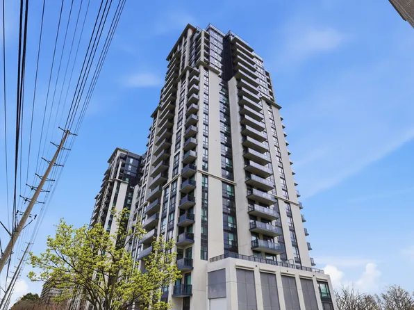 202 Burnhamthorpe Rd E, Mississauga, ON