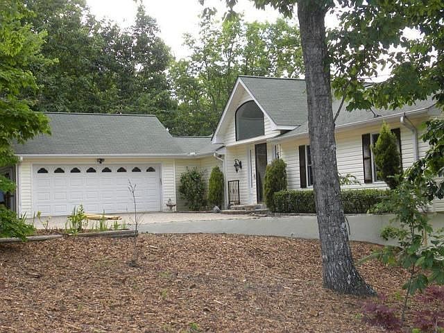 2nd image of 44 Chestnut Oak Ln