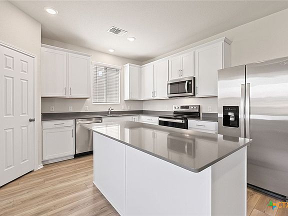 4th image of 3005 Dimmit Dr