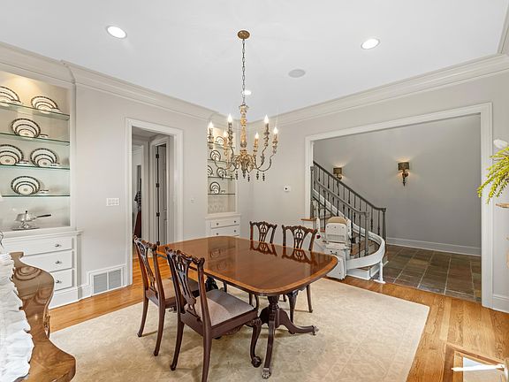 5th image of 3090 Oakleigh Manor Cv