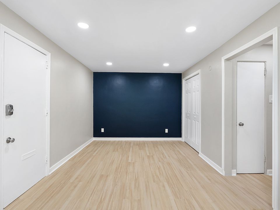 1st image of 548 Ridge Ave Unit 3