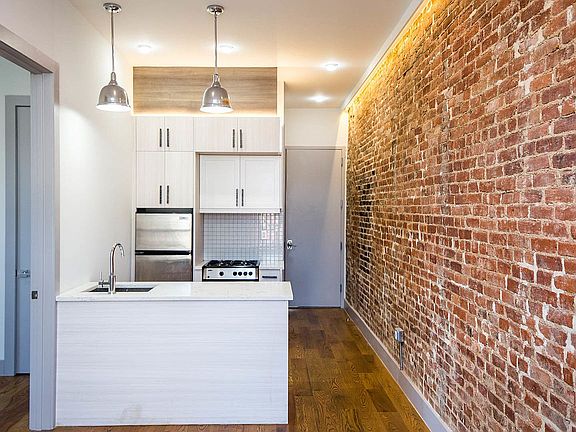 2nd image of 656 Hancock St #12