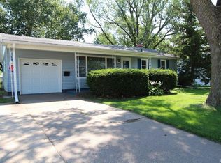 915 N 12th St, Clinton, IA 52732