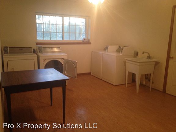 2nd image of 1905 S Elm St APT 7