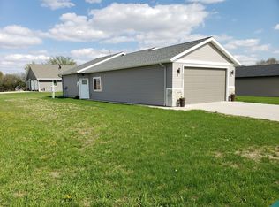 3001 Zenith Ave, Spirit Lake, IA 51360
