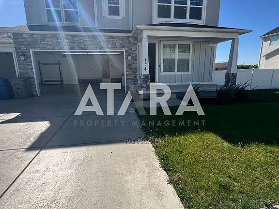 2nd image of 1754 N Oakwood Ln