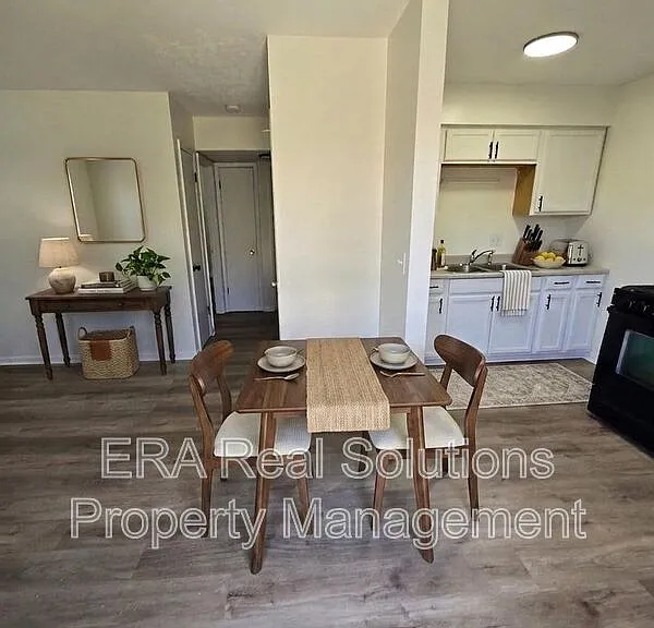 1911 Denune Ave #D — Photo 4