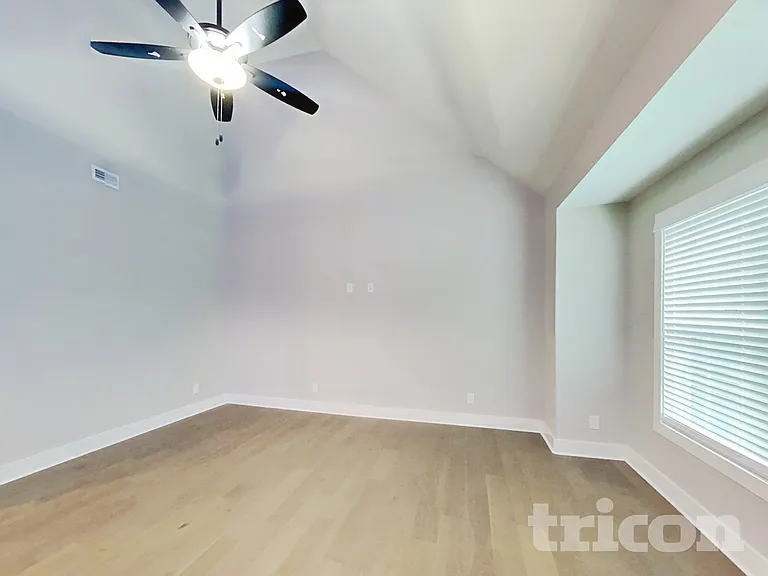 492 Woodtrace Dr — Photo 4