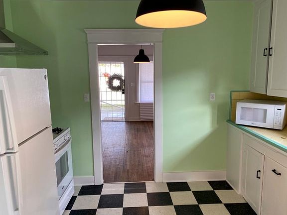 4th image of 3738 Stoddard Ave
