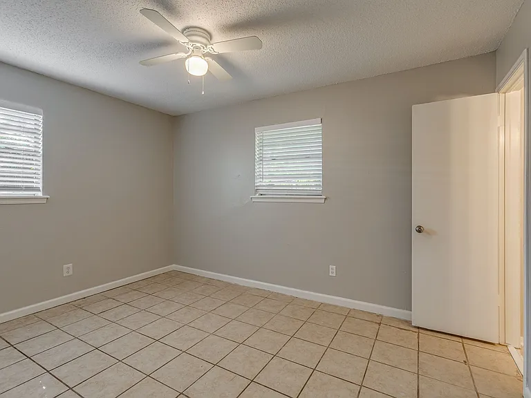 3320 Hampton Dr — Photo 7