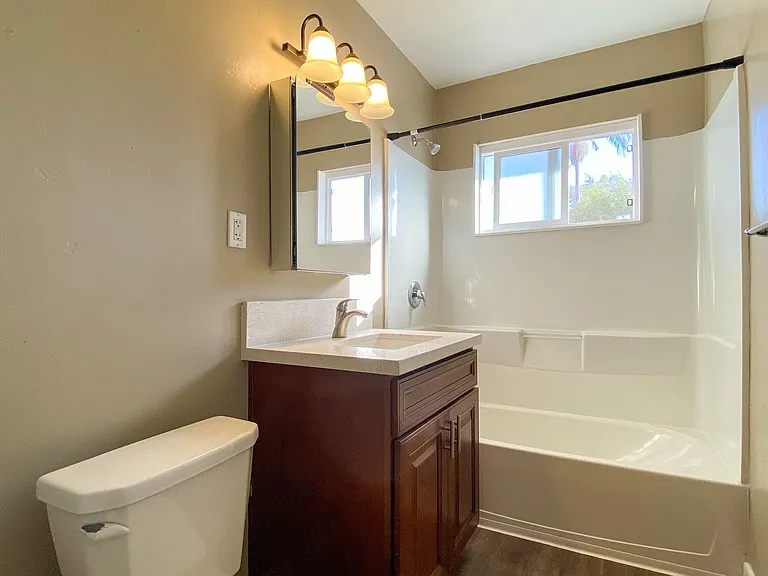 CG - Euclid Apartments — Photo 5
