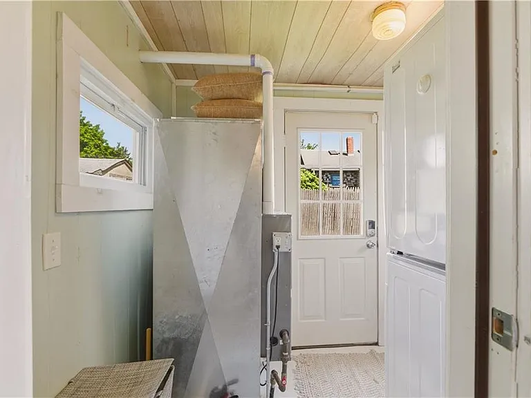 272 Riverside St — Photo 10