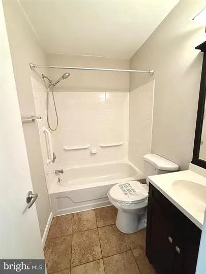 2nd floor main bathroom
