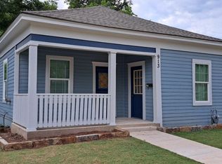 913 Bolivar St, Denton, TX 76201