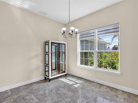 4th image of 501 San Cristobal Ave