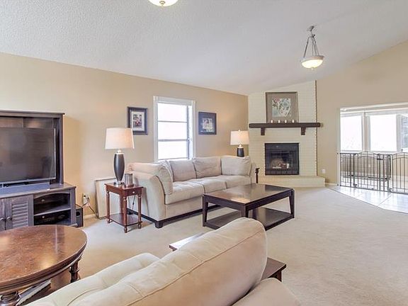 3rd image of 884 Bucksaw Pl