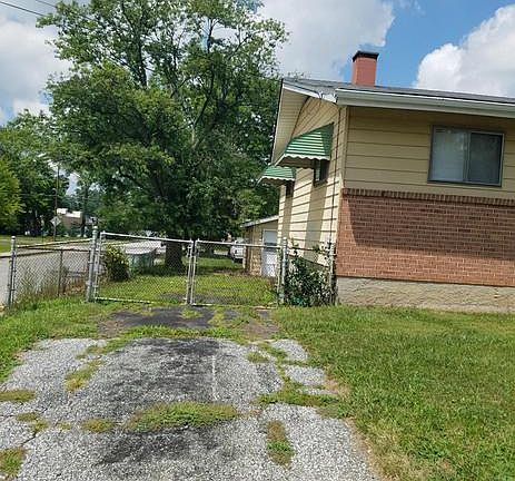 2nd image of 1118 Baker Ave