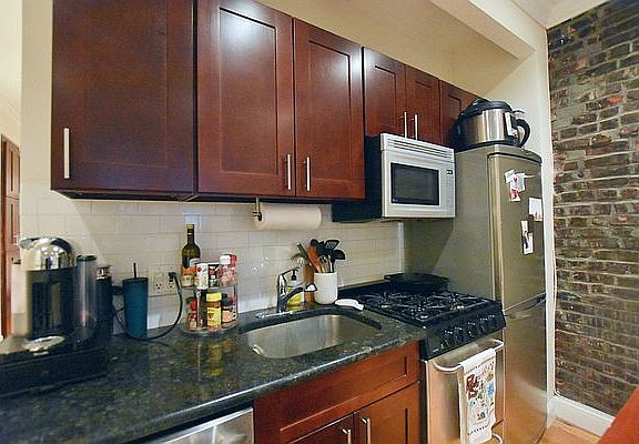 4th image of 7 Cornelia St APT 2E