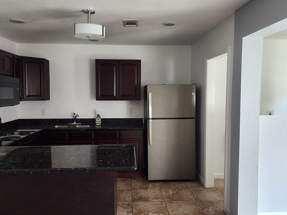 2nd image of 2101 Octavia Dr